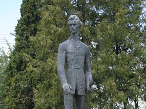 Székelykeresztúr, statue of Sándor Petőfi